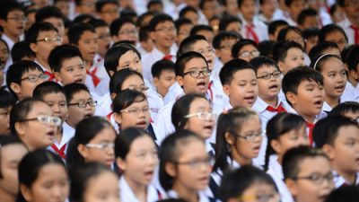 trẻ em Việt Nam mắc tật cận thị rất nhiều