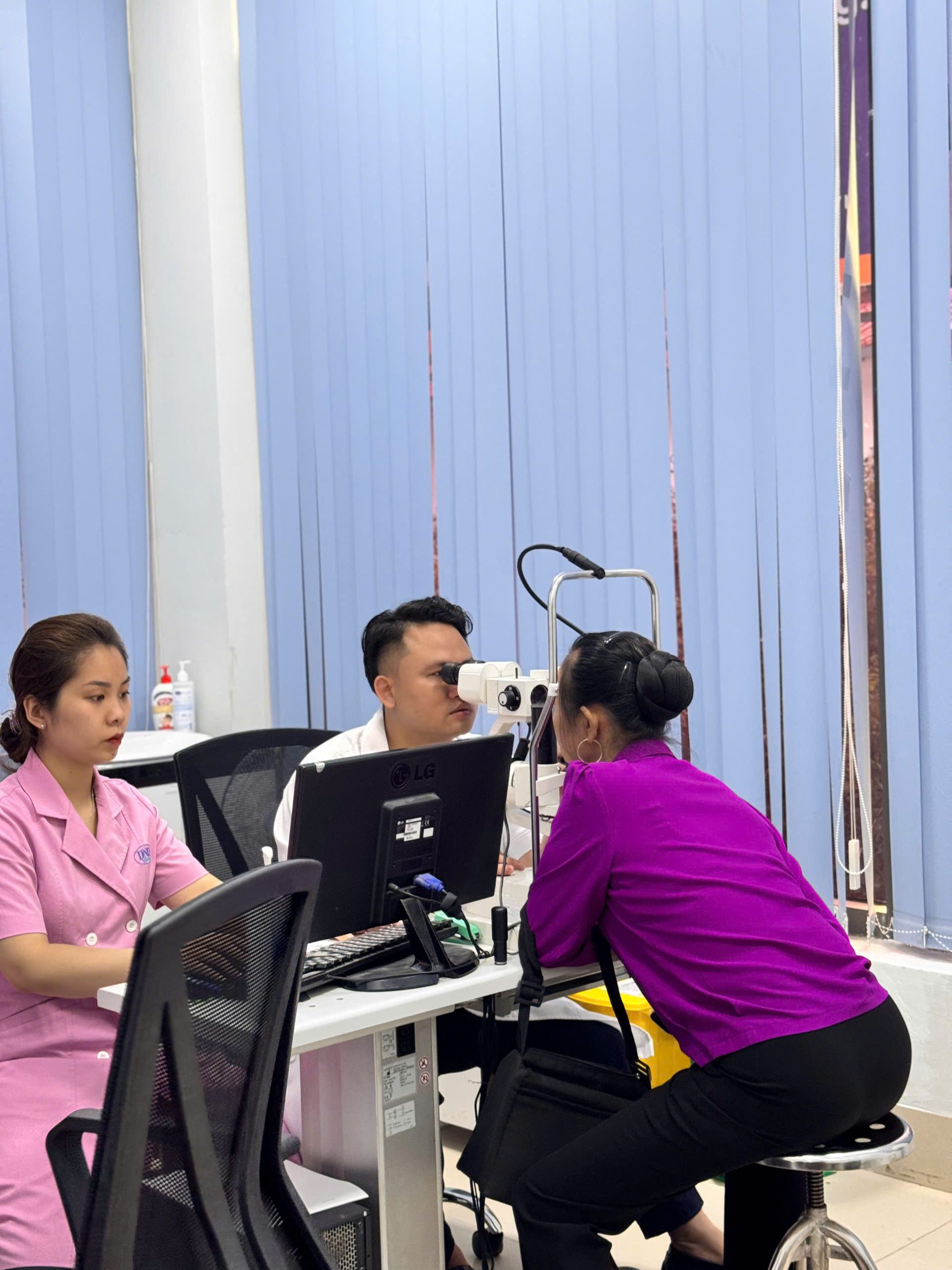 Bệnh võng mạc tiểu đường hoàn toàn không triệu chứng trong giai đoạn đầu và giữa, nhìn thấy bình thường không có nghĩa là mắt khoẻ mạnh